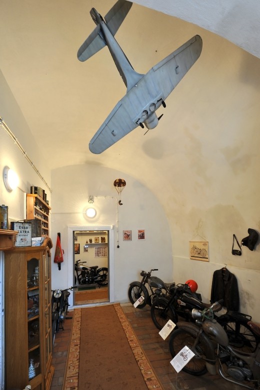 Kavárnička na zámku a muzeum motocyklů
